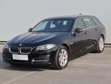 BMW Seria 5 F10-F11 Touring Facelifting 525d 218KM 2015 BMW 5 525d xDrive, 214 KM, 4X4, Automat, Navi, zdjęcie 1