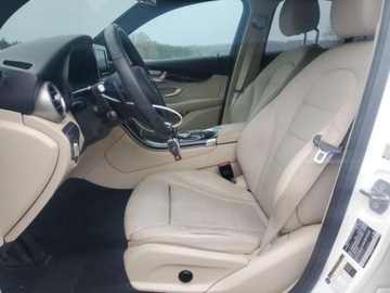 Mercedes GLC C253 2019 Mercedes-Benz GLC 2019, 2.0L, 4x4, od ubezpieczalni 2.0 Benzyna 241KM, zdjęcie 6