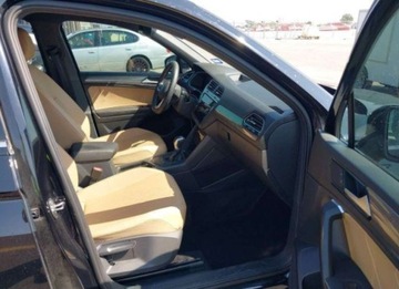 Volkswagen Tiguan II 2022 Volkswagen Tiguan 2022, 2.0L, SE, po gradobiciu 2.0 Benzyna 184KM, zdjęcie 9