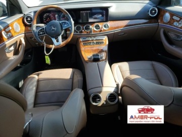 Mercedes Klasa E W213 2020 Mercedes-Benz Klasa E 2020 MERCEDES-BENZ E 350 4MATIC 2.0 Benzyna 255KM, zdjęcie 6