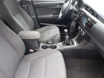 Toyota Corolla XI Sedan 1.4 D-4D 90KM 2015 Toyota Corolla 1.4 D-4D, Salon Polska, Klima, zdjęcie 8