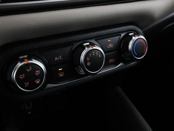 Nissan Micra V 1.0 IG-T 92KM 2022 Nissan Micra Klimatyzacja Czujniki parkowania, zdjęcie 24
