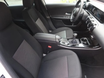 Mercedes Klasa A W177/V177 Hatchback 1.3 160 109KM 2018 Mercedes A A 160, Salon Polska, Klima, zdjęcie 8