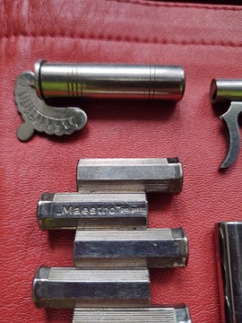 Старые трости для музыкальных инструментов.