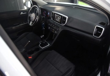 Kia Sportage IV SUV Facelifting 1.6 CRDI 115KM 2019 Kia Sportage Kamera cofania_Duze Radio_1,6 crdi_116KM 1.6 Diesel 115KM, zdjęcie 4