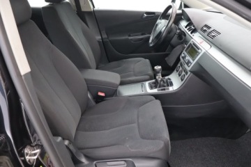 Volkswagen Passat B6 Variant 1.9 TDI PDE 105KM 2007 VW Passat 1.9 TDI, Klima, Klimatronic, Tempomat, zdjęcie 8