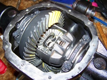 2005-2010 MUSTANG GT 4.6 V8 DIFERENCIÁL POHON NÁPRAVA VZPĚRA DIFER 4.10