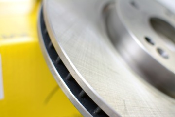 Тормозные диски 300мм + колодки ПЕРЕДНИЕ Hyundai ix35 2010-2015 гг.