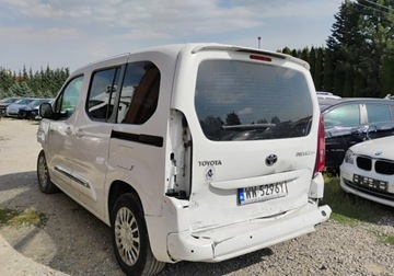 Toyota 2021 Toyota Proace City Verso XI 2021r, 1.5 Diesel. Uszkodzony przod i lekko ty, zdjęcie 3