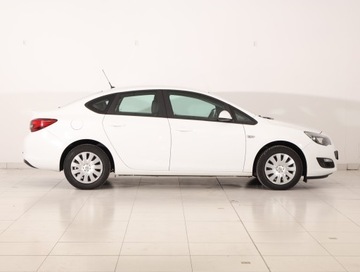 Opel Astra J Sedan 1.6 Twinport ECOTEC 115KM 2018 Opel Astra 1.6 16V, Salon Polska, Serwis ASO, zdjęcie 5