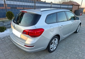 Opel Astra J Sports Tourer 1.4 Turbo ECOTEC 120KM 2011 Opel Astra Opel Astra J Opel Astra J 1.4 2011r - Super Stan 1.4, zdjęcie 3