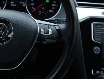 Volkswagen Passat B8 Limousine 1.8 TSI BlueMotion Technology 180KM 2017 VW Passat 1.8 TSI, Salon Polska, Serwis ASO, zdjęcie 21