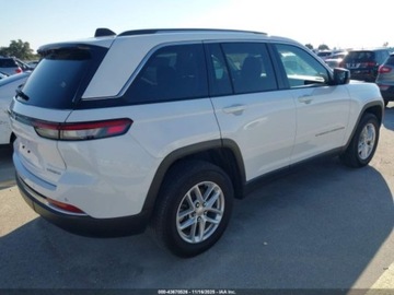 Jeep Grand Cherokee V 2023 Jeep Grand Cherokee 2023 Jeep Grand Cherokee Laredo 4x4 3.6 Benzyna 293KM, zdjęcie 4