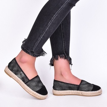 ЖЕНСКИЕ ЭСПАДРИЛЬИ СОЛОМЫ, НАДЕВАНЫЕ НА ЛЕТО