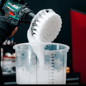 Набор для чистки тканевой обивки K2 Tapis с 4 щеточками из микрофибры.