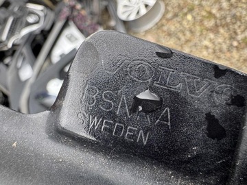 BLATNÍK LEVÝ PŘEDNÍ VOLVO V40 II 12-