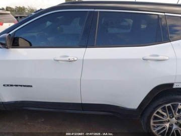 Jeep Compass II 2023 Jeep Compass 2023r., Limited, od ubezpieczalni 2.0 Benzyna 200KM, zdjęcie 3