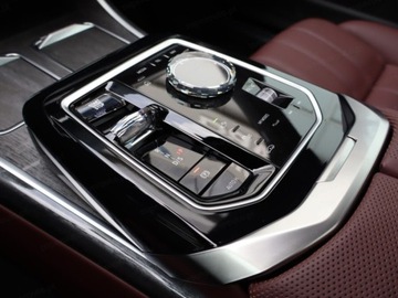 BMW Seria 7 G70 Sedan 3.0 40d 299KM 2025 BMW Seria 7 740d xDrive Sport Sedan 3.0 (299KM) 2025, zdjęcie 14