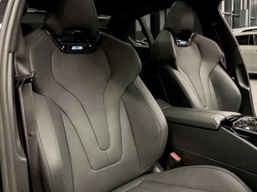 BMW Seria 5 G90-91 M Sedan 4.4 V8 727KM 2025 BMW Seria 5 M5 Sedan 4.4 (727KM) 2025, zdjęcie 17