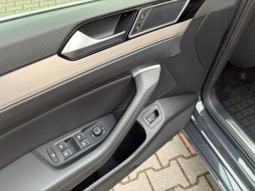 Volkswagen Passat B8 Variant 1.4 TSI BlueMotion Technology ACT 150KM 2017 Volkswagen Passat Variant Highline Full LED, zdjęcie 10