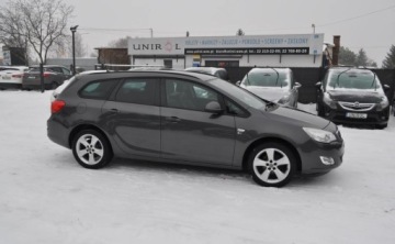 Opel Astra J Sports Tourer 1.4 Turbo ECOTEC 140KM 2012 Opel Astra 1.4 150 JAHRE Benzyna Tempomat Cz. parkowania Klimatyzacja 1.4, zdjęcie 4