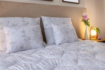 Одеяло и подушка 220х200 70х80см круглогодично.