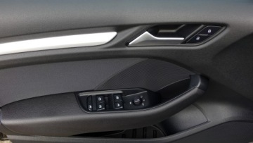 Audi A3 8V Hatchback 3d 1.2 TFSI 105KM 2014 AUDI A3 . . . Serwisowany . . 7 x AIR BAG . . Grzane Fotele . ., zdjęcie 1