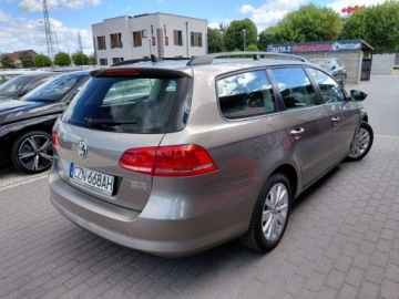 Volkswagen Passat B7 Variant 2.0 TDI CR DPF BlueMotion 140KM 2014 Volkswagen Passat Grzane fotele Klimatronik 2xPDC Alu Tempomat Hak 2.0, zdjęcie 6