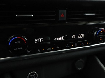 Nissan Qashqai III Crossover 1.3 DIG-T MHEV 140KM 2022 Nissan Qashqai MHEV Automatyczna klimatyzacja, zdjęcie 24