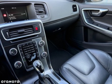 Volvo V60 I Kombi Facelifting 2.0 D4 DRIVE-E 190KM 2016 Volvo V60 Volvo V60 D4 Geartronic RDesign 2.0 Diesel 190KM, zdjęcie 27