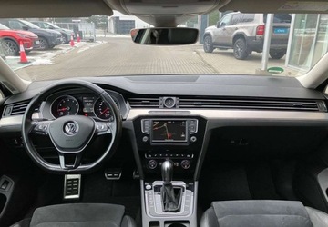 Volkswagen Passat B8 Variant 1.8 TSI BlueMotion Technology 180KM 2015 Volkswagen Passat Variant Volkswagen Passat Variant 1.8 TSI BMT Highline D, zdjęcie 19