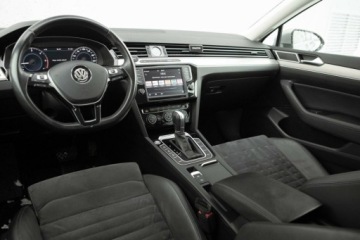 Volkswagen Passat B8 Limousine 2.0 TDI BlueMotion SCR 190KM 2017 Volkswagen Passat Highline 2.0 TDI 190 KM DSG Salon Polska Autotrade, zdjęcie 23