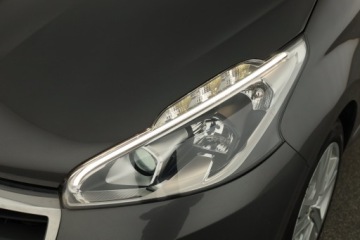 Peugeot 208 I Hatchback 5d Facelifting 1.2 PureTech 82KM 2017 Peugeot 208 1.2 PureTech, Salon Polska, zdjęcie 16