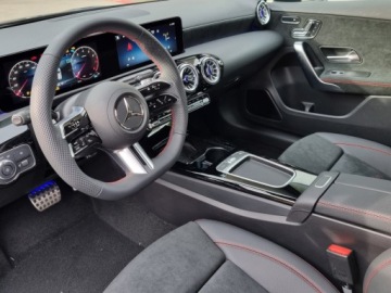 Mercedes Klasa A W177/V177 Hatchback Facelifting 1.3 200 163KM 2024 MERCEDES-BENZ A Klasa 200 AMG Line 1.3 (163KM) 2024, zdjęcie 4