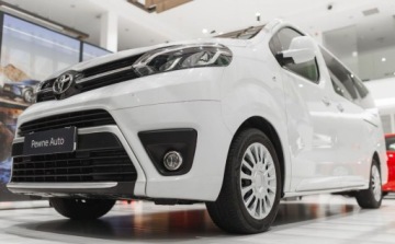 Toyota Proace II Furgon Medium 2.0 D-4D 177KM 2022 Toyota Proace Verso Verso 2.0 D4-D Long Business Aut. 2.0 Diesel 177KM, zdjęcie 14