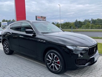 Maserati Levante 3.0 V6 GDI 350KM 2017 Maserati Levante 3.0 benz 349KM 2017r czarny- czerwone wnętrze Stan idealny, zdjęcie 3