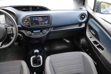 Toyota Yaris III Hatchback 5d Facelifting 2017 1.5 Dual VVT-iE 111KM 2019 Toyota Yaris 1.5 Dual VVT-i, Salon Polska, Klima, zdjęcie 7