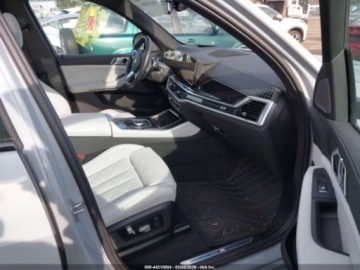 BMW X5 G05 SUV Facelifting 3.0 40i 381KM 2024 BMW X5 2024r., xDrive40i, 3.0L, od ubezpieczalni 3.0 Benzyna 380KM, zdjęcie 9