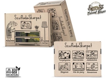 Коробка разноцветных носков с рыбками для рыболова.