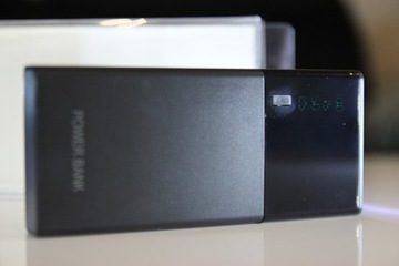 Мощный черный аккумулятор Powerbank 50000 мАч, 3xUSB, ЖК-фонарик