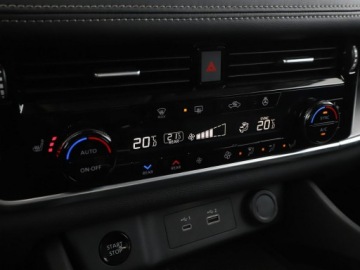 Nissan X-Trail IV 2024 Nissan X-Trail 7 os. HEV 4x4 automat full LED navi, zdjęcie 26