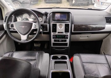 Chrysler Grand Voyager 2.8 CRD 163KM 2010 Chrysler Grand Voyager 2010r, 2.8 DIESEL. AUTOMAT. Uszkodzony tyl. Jezdzi, zdjęcie 5