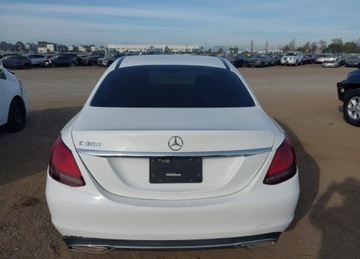 Mercedes Klasa C W206 Limuzyna 2.0 300 258KM 2021 Mercedes-Benz Klasa C MERCEDES-BENZ C 300 SEDAN 2.0 Benzyna 259KM, zdjęcie 3