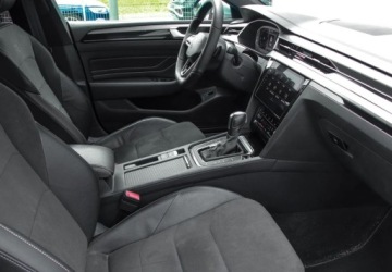 Volkswagen Arteon Fastback Facelifting 2.0 TSI 190KM 2021 Volkswagen Arteon 2.0TSI 190KM DSG, R-Line, Podgrzewane fotele, Podgrzewan, zdjęcie 13