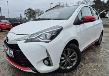 Toyota Yaris III Hatchback 5d Facelifting 2017 1.5 Dual VVT-iE 111KM 2017 Toyota Yaris Super stanTylko 99.000km 1.5 Benzyna 112KM