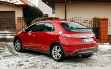 Honda Civic VIII Hatchback 3d 1.8 i-VTEC 140KM 2011 Honda Civic 1.8 i-VTEC 140KM benzyna niski przebieg PDC Climatronic welur, zdjęcie 7