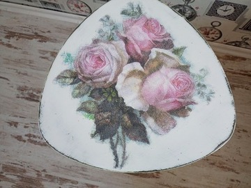 РАСКРАСЕННЫЙ СТОЛ, РОЗЫ, ШАББИ ШИК