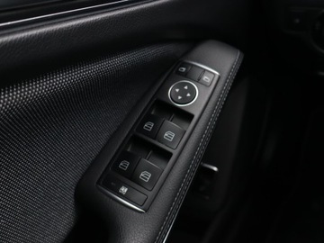 Mercedes GLA I Off-Roader Facelifting 1.6 200 156KM 2019 Mercedes GLA GLA 200, Salon Polska, Automat, zdjęcie 16