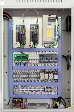 Токарный станок с ЧПУ по металлу с плоской станиной 400x1000, гидравлический патрон и задняя бабка
