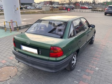 Opel Astra F Sedan 1.4 i 60KM 2000 OPEL ASTRA F CLASSIC 1.4 – wyjątkowy egzemplarz dla kolekcjonera, zdjęcie 2